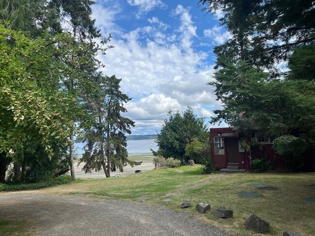 Photo - 7620 Andrews Beach Rd NE