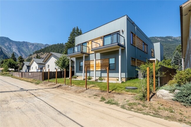 Photo - 113 W Whitman St