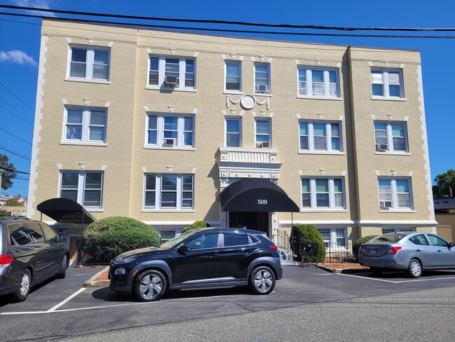 Photo - 509 Pleasant St Unidad 1-3 Rental