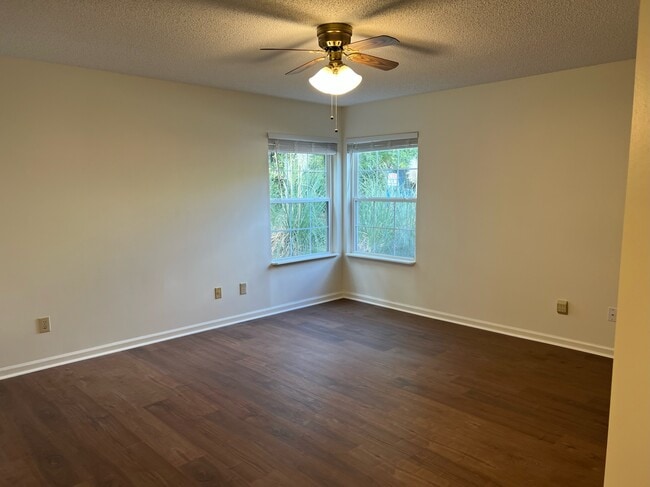 Photo - 701 Coventry Ln