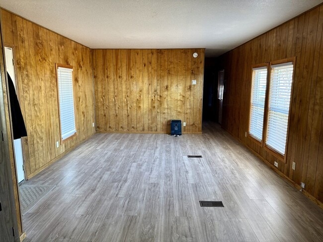 Photo - 214 NW Ave I