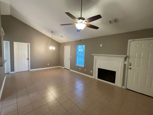 Photo - 1302 Waterton Trail