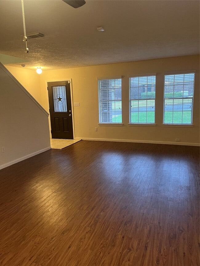 Photo - 302 Inverness Dr