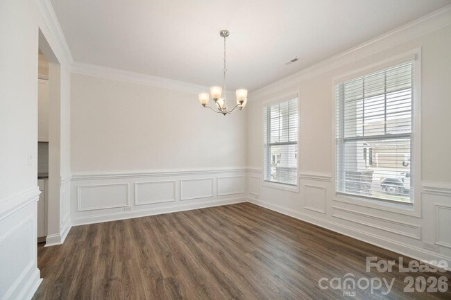 Photo - 1024 Arbury Way