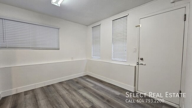 Photo - 1587 Stayte Rd Unit B