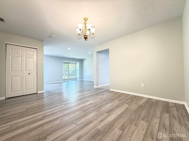 Photo - 511 Dunn Cir