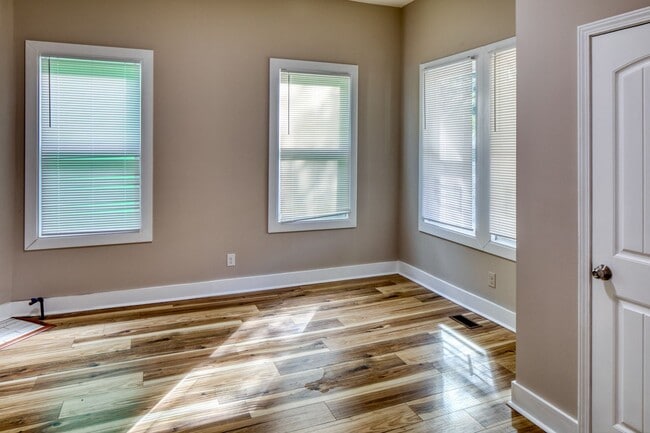 Photo - 2 Bed, 2 Bath Available Now! Unidad A