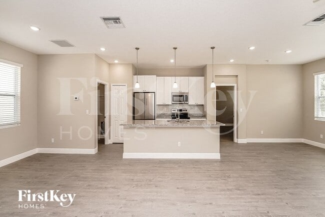 Photo - 674 Tobias St