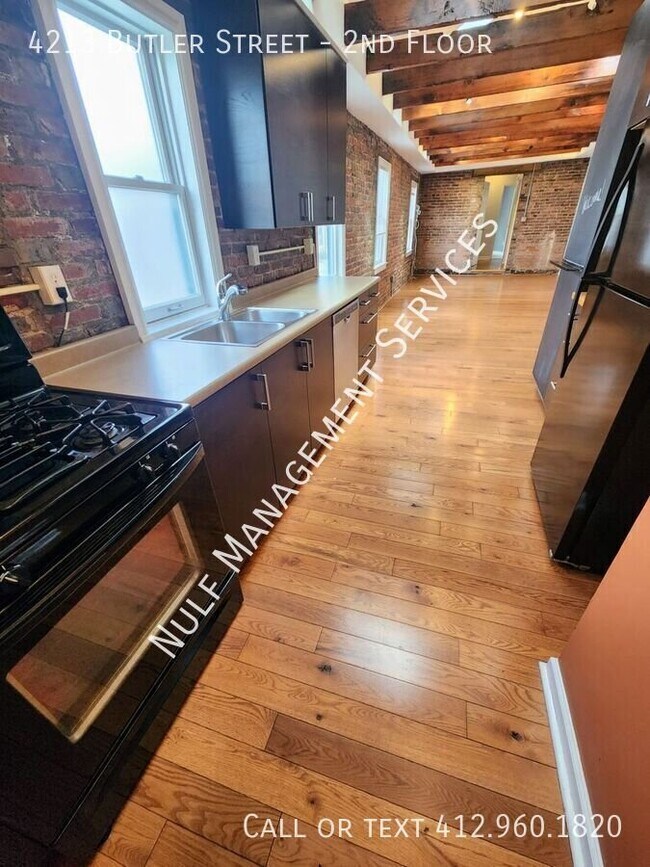 4213 Butler St Unidad 2nd Floor