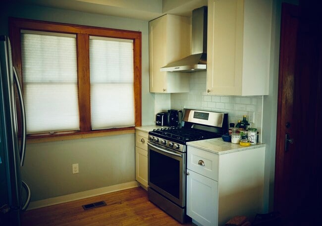 Cocina completa - 4136 Elliot Ave