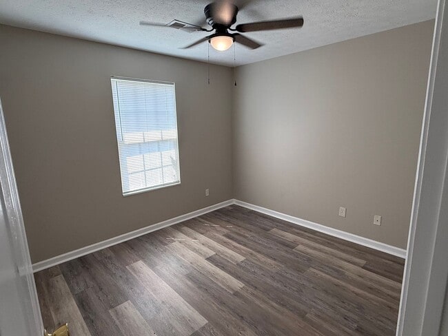 Photo - 107 Daneswood Ct