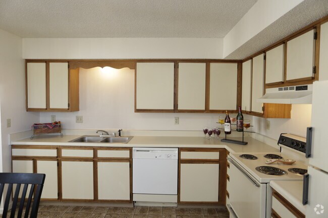 Millcreek Woods Apartments For Rent in Olathe, KS | ForRent.com