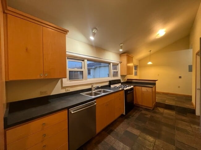 Photo - 3030 Park St Unit B