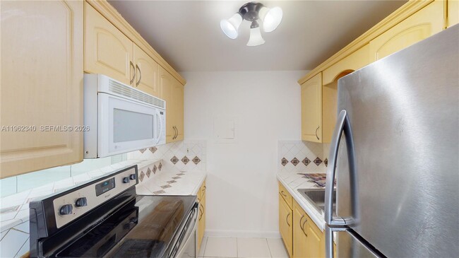 Photo - 160 SW 30th Ave Unit 204A