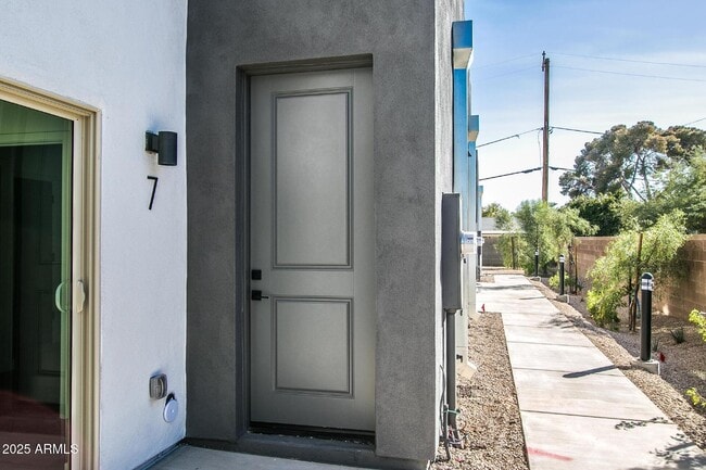 Photo - 1443 E Osborn Rd