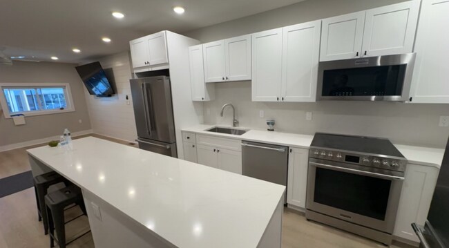 Photo - 741 Broadway