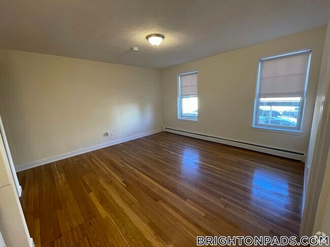 Building Photo - 164 N Beacon St Rental