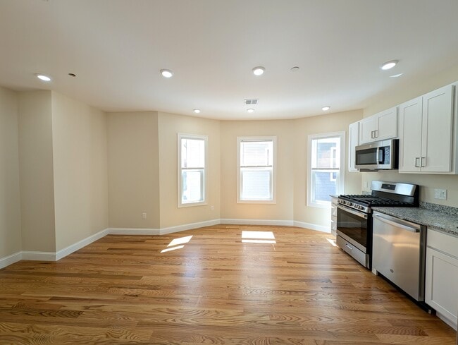 Building Photo - 22 Holyoke Rd Unit 2