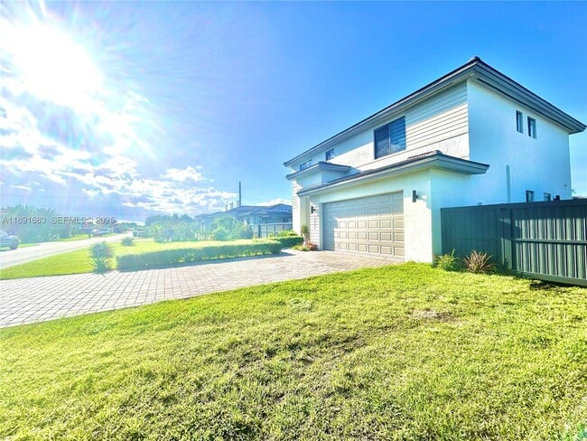 Building Photo - 13281 SW 227th St Unit 1