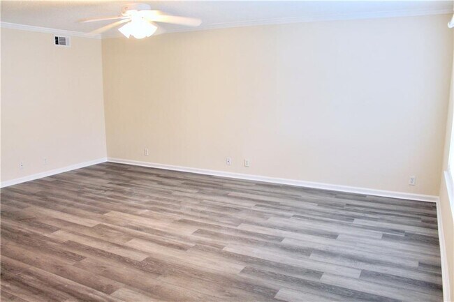 Photo - 1000 Mallery St Unidad 52