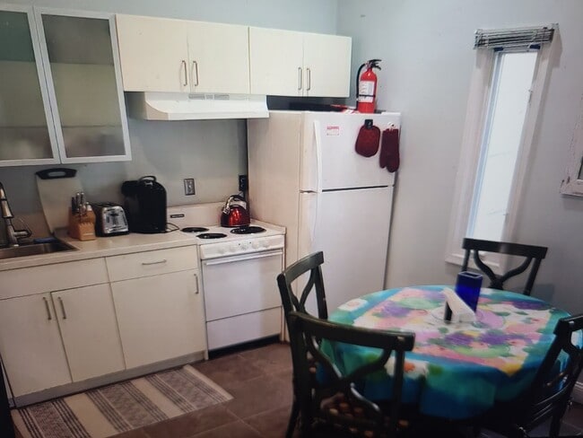 Photo - 1211 Fern St NW Unidad Spacious Charming Cottage