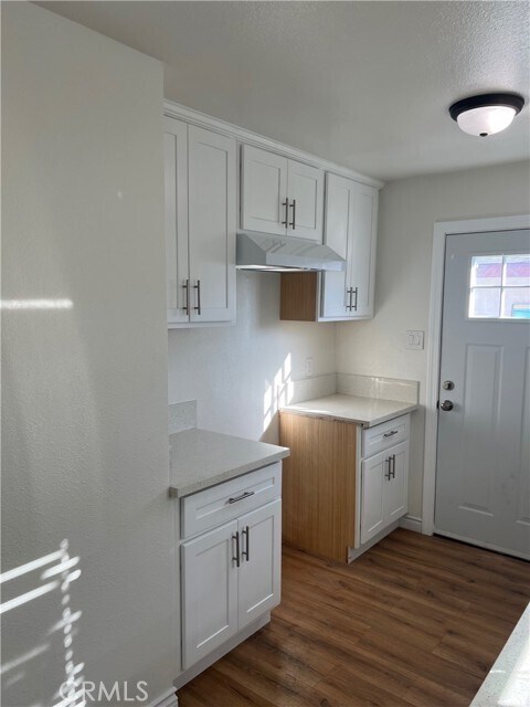 Photo - 9327 Myron St