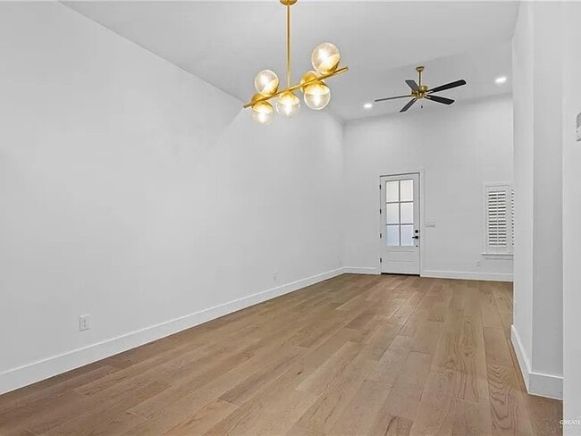 Photo - 645 Esplanade Ct