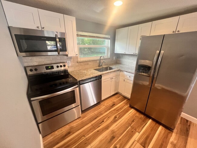 Photo - 1110 Poinsettia Ave