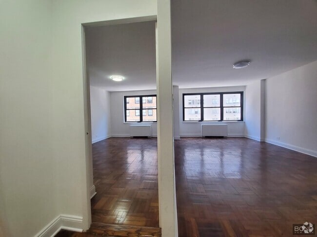 Building Photo - 96 Fifth Avenue Unit 9L Rental