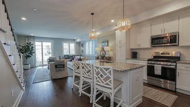 Building Photo - 9 S Granville Ave Unit D