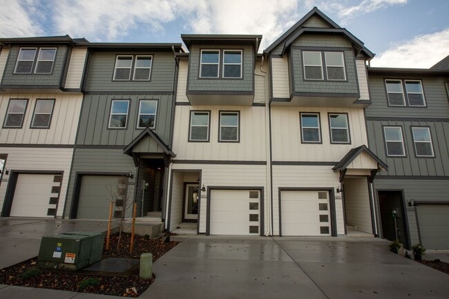 Building Photo - Stunning New Townhome in Gresham - 2 Months Free!