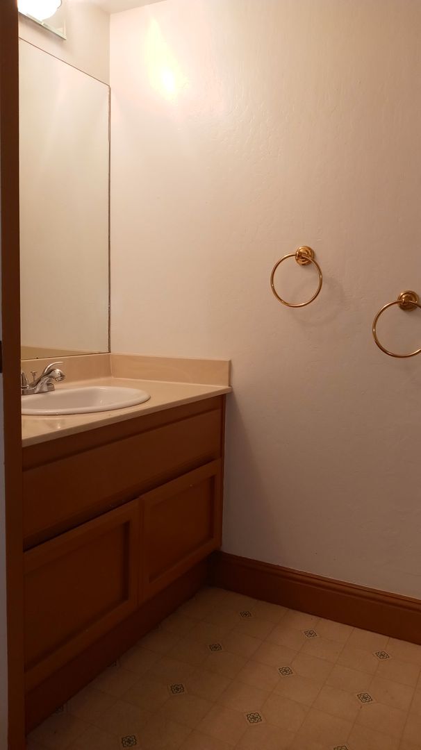 Spacious TwoStory Townhouse With Loft, At... Townhome Rental in