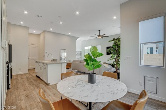 Photo - 3354 Via Strada St