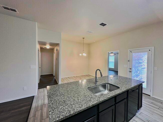 Photo - 2119 140th St