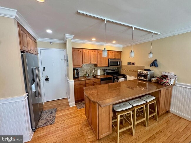 Building Photo - 9300 Atlantic Ave Unit 204