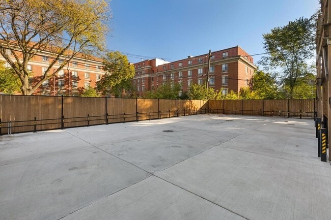 Photo - 444 E 48th St