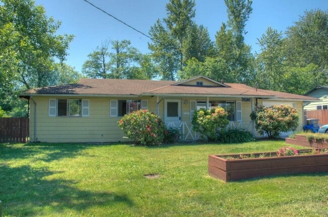 Building Photo - Spacious Renton Rambler w/ a HUGE Backyard!