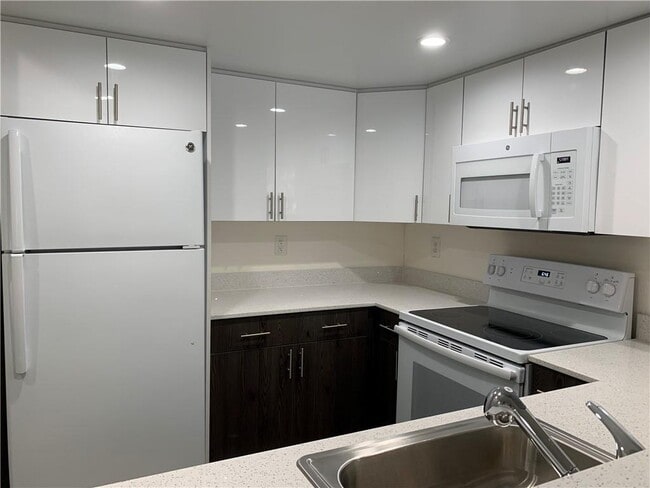 Building Photo - 8605 W Sample Rd Unit 605A Rental