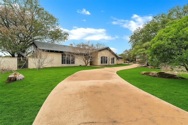 Building Photo - 26 Bounty Rd E