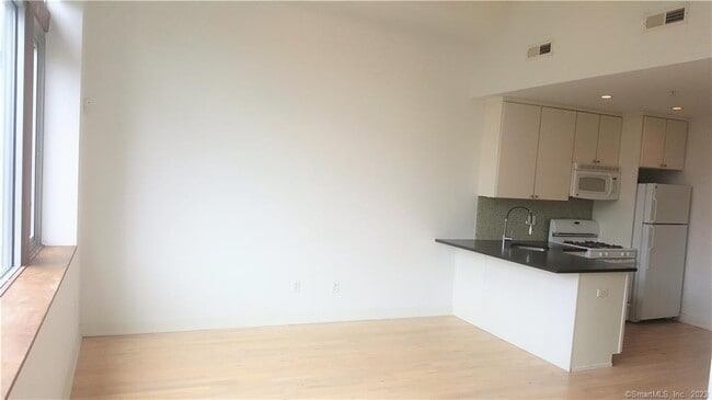 Photo - 804 Chapel St Unit 203