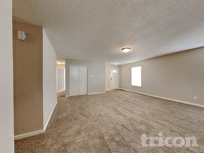 Photo - 10428 Kensington Way