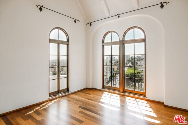 Building Photo - 1302 N Sweetzer Ave Unit 2