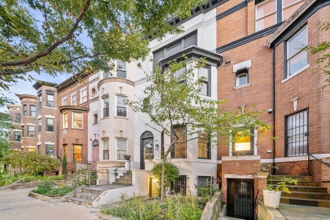 Building Photo - Welcome Home to Your Stylish 1 BR/1BA  in Adams Morgan!