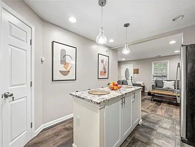 Photo - 2176 Pansy St NW