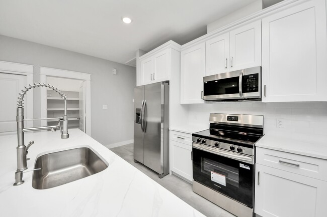 Photo - 1307 Laskey St