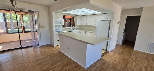 2395 Alda Ln