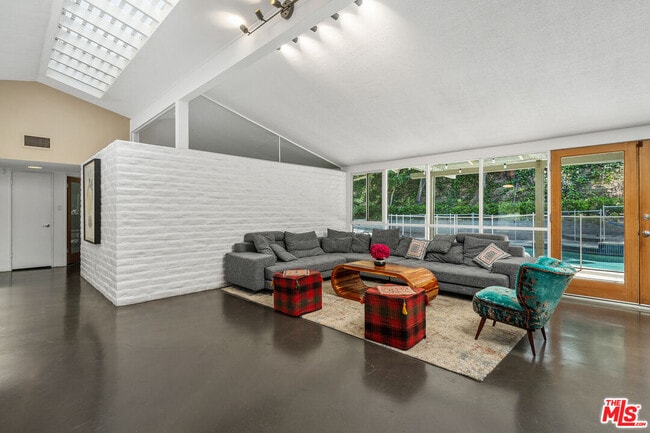 Photo - 3641 Woodcliff Rd