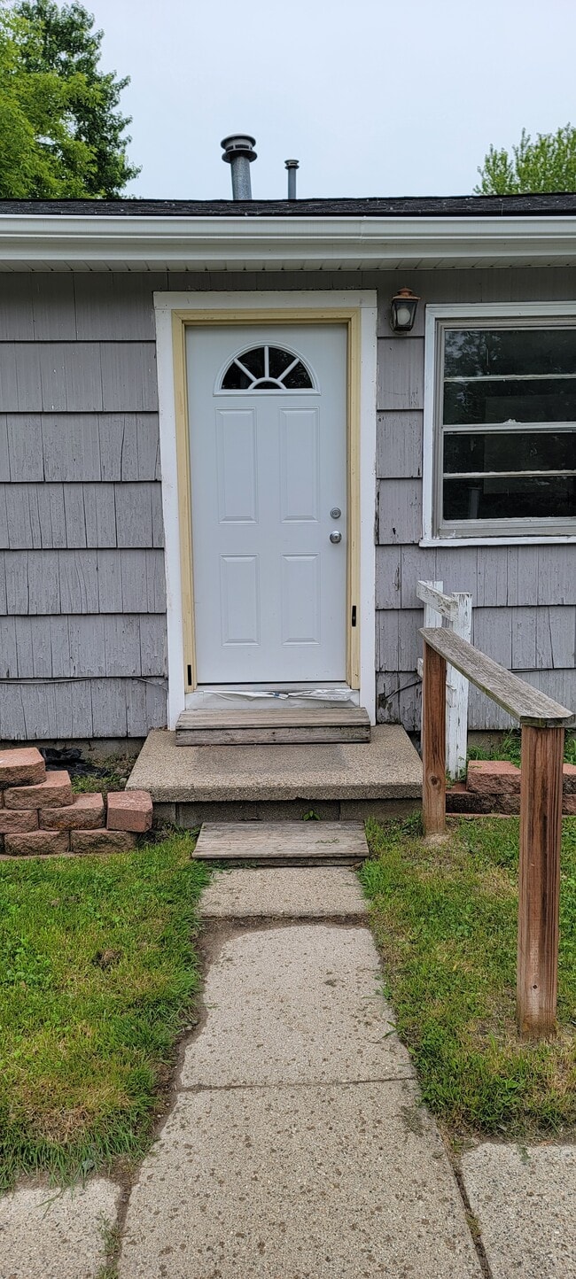 Building Photo - 2112 Ferrol St Unit 2112 Rental