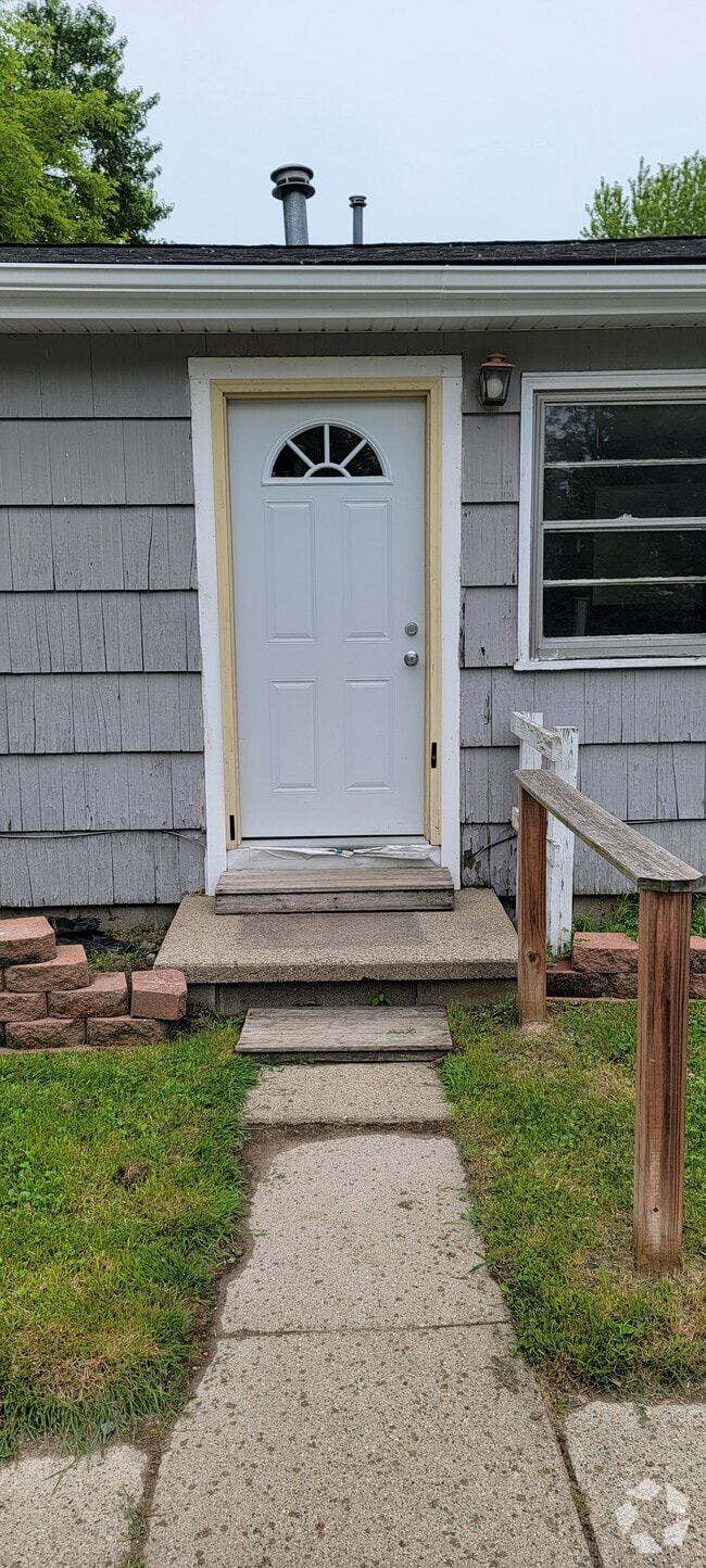 Building Photo - 2112 Ferrol St Unit 2112 Rental