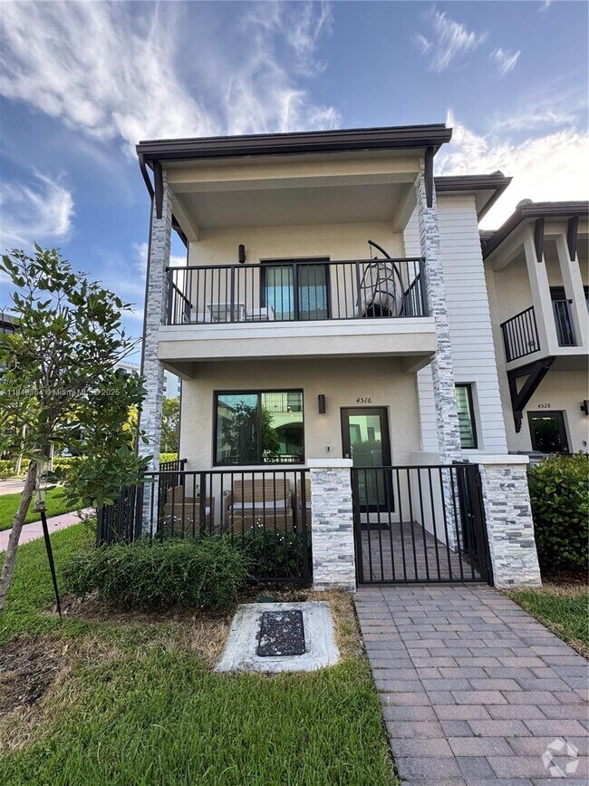 Building Photo - 4516 NW 83rd Path Rental